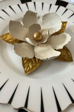 Adorno Dorado Y Blanco Flor Magnolia