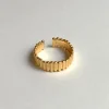 Anillo Dorado Ajustable Con Diseño Irregular