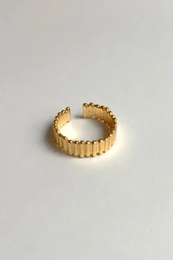 Anillo Dorado Ajustable Con Diseño Irregular