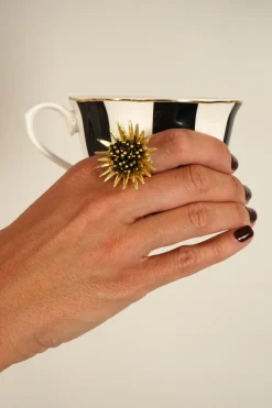 Anillo Dorado Ajustable Con Diseño De Girasol Negro