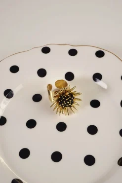 Anillo Dorado Ajustable Con Diseño De Girasol Negro
