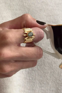 Anillo Dorado Ajustable Con Labradorita Grisácea