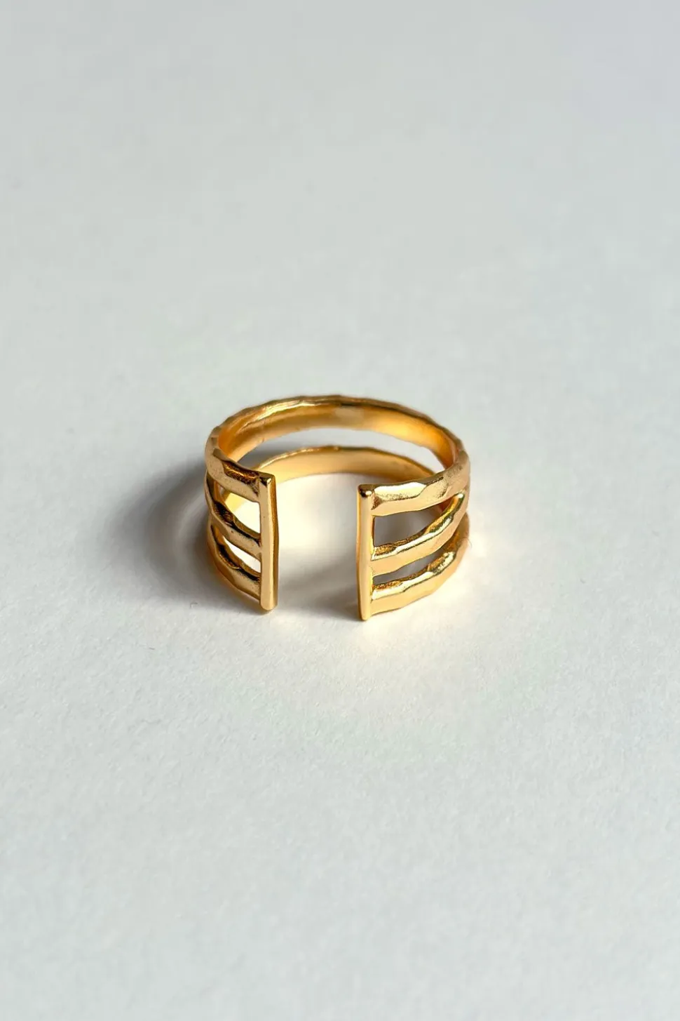 Anillo Dorado Ajustable Con Diseño De Tres Argollas