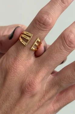 Anillo Dorado Ajustable Con Diseño De Tres Argollas