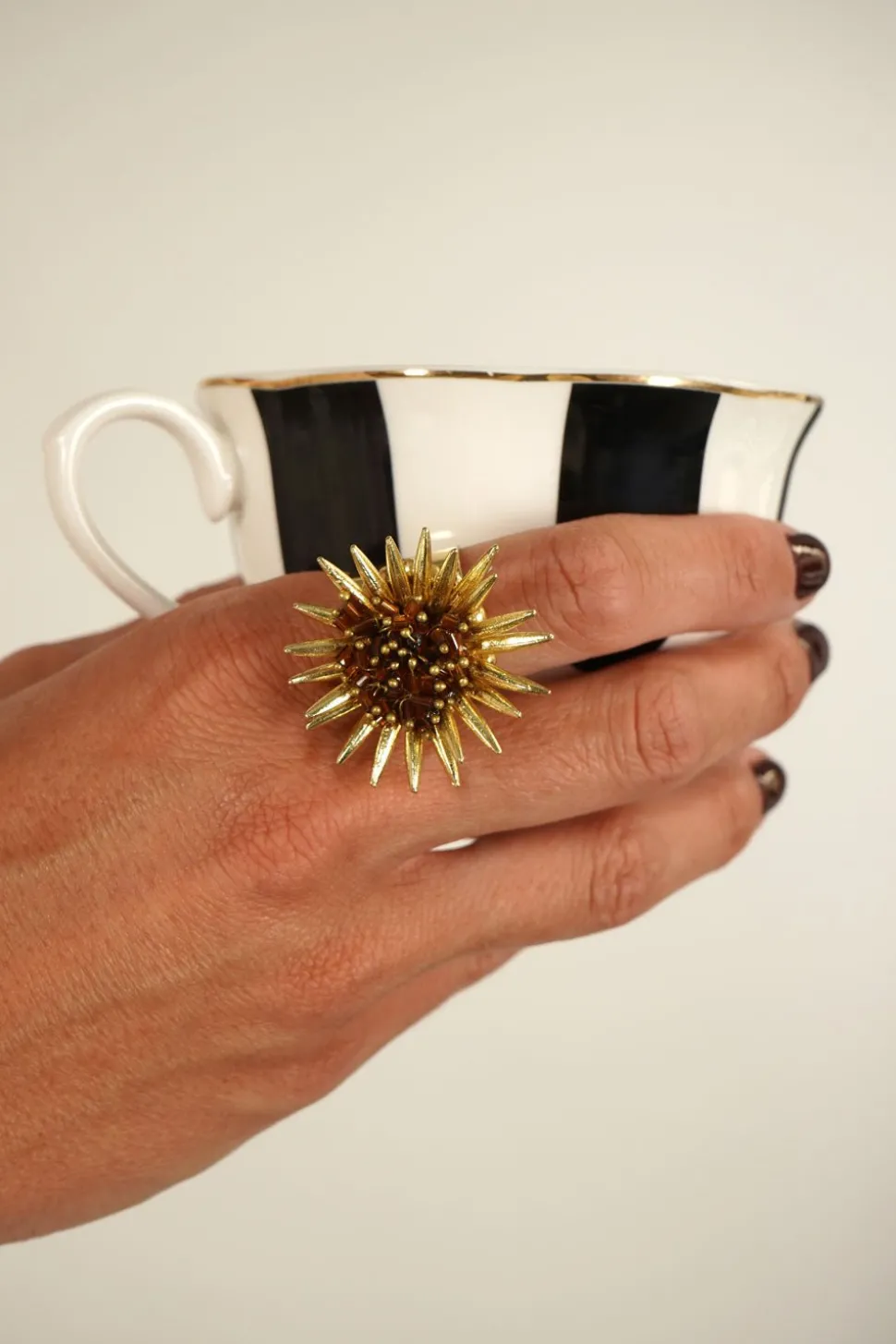 Anillo Dorado Ajustable Con Diseño De Girasol Marrón