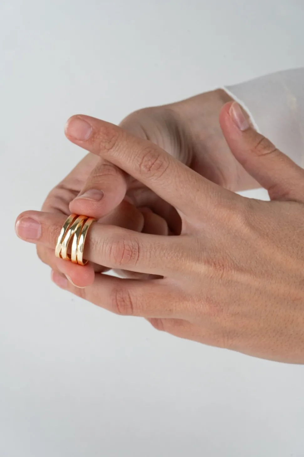 Anillo Dorado Ajustable Con Diseño De Cuatro Argollas