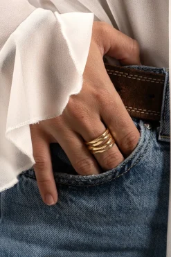 Anillo Dorado Ajustable Con Diseño De Cuatro Argollas
