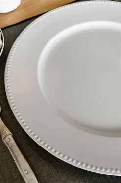 Bajoplato Gris Claro Con Relieve De Bolitas En El Borde