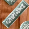 Bandeja Alargada Verde Con Flores Blancas Pintadas A Mano
