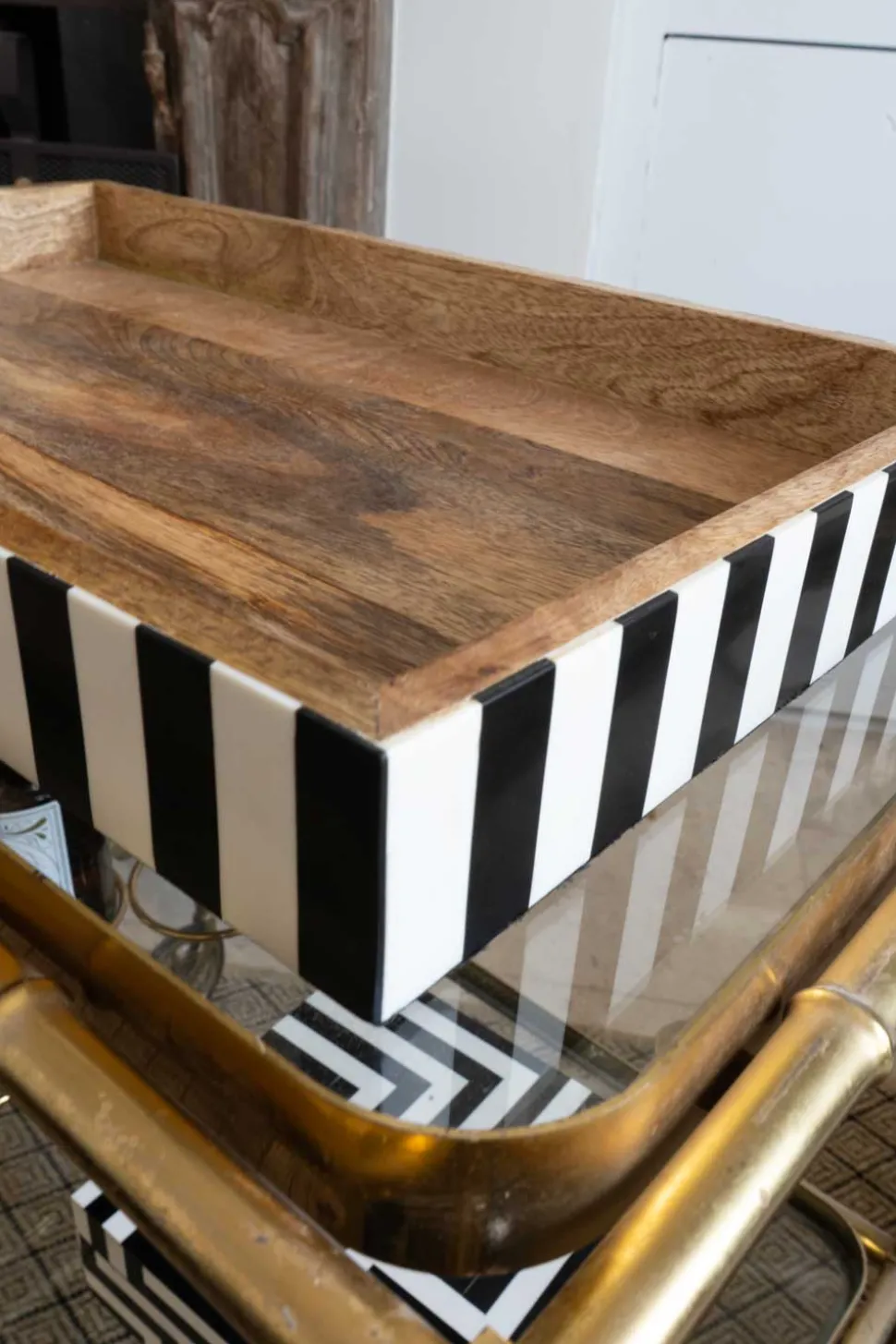 Bandeja De Resina Y Madera Con Diseño De Rayas Blancas Y Negras