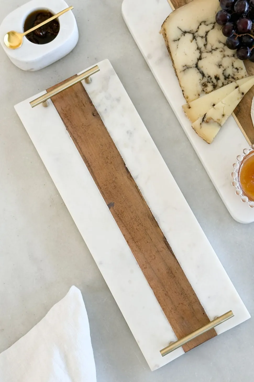 Bandeja Rectangular De Mármol Y Madera Con Asas Doradas