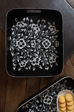 Bandeja Rectangular Negra Con Flores Blancas Pintadas