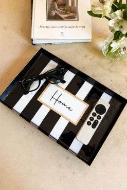 Bandeja Rectangular Rayas Blancas Y Negras Con Mensaje "Home"
