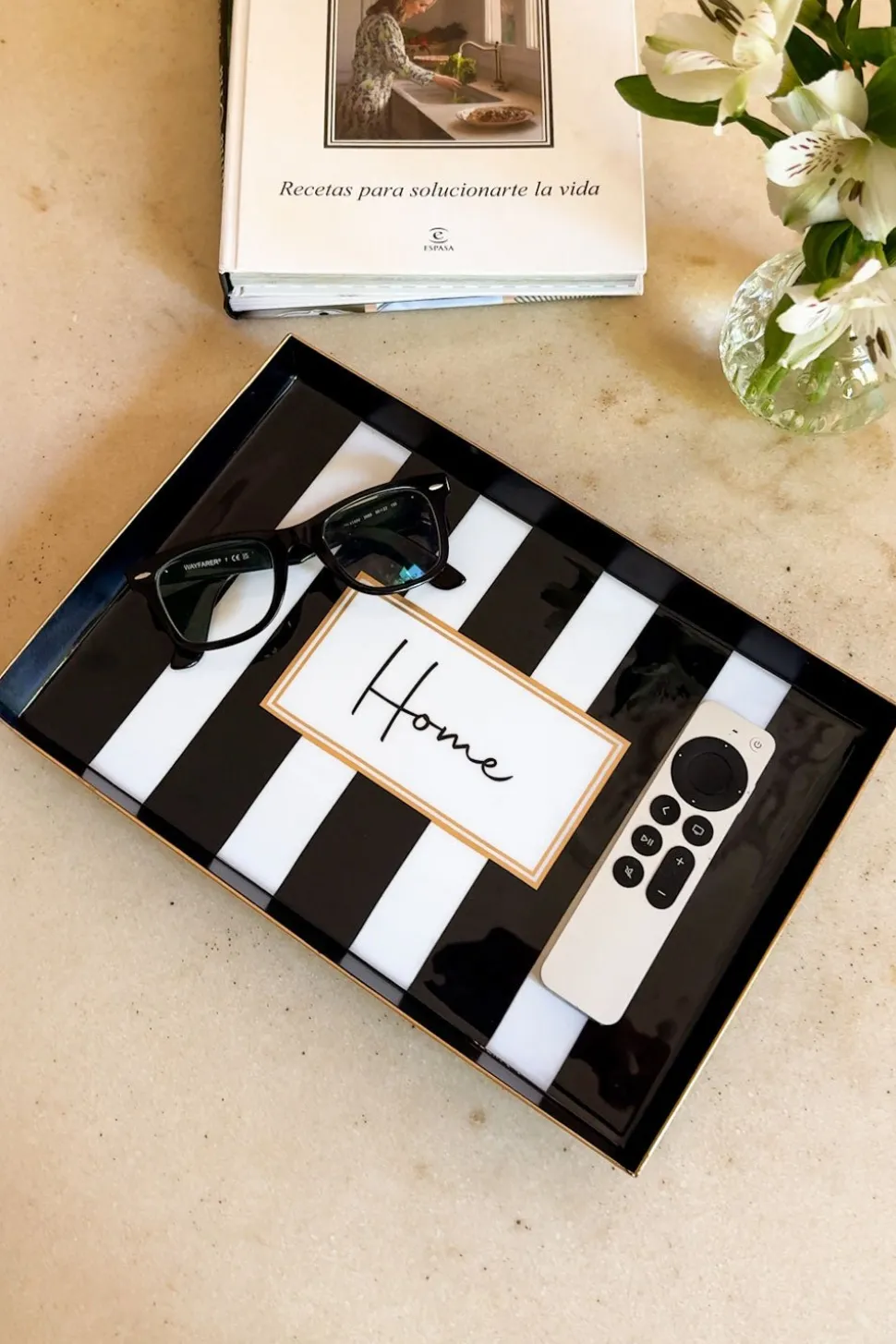 Bandeja Rectangular Rayas Blancas Y Negras Con Mensaje "Home"