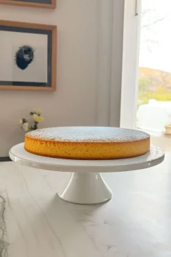 Base Con Pie De Porcelana Blanca Y Borde Dorado