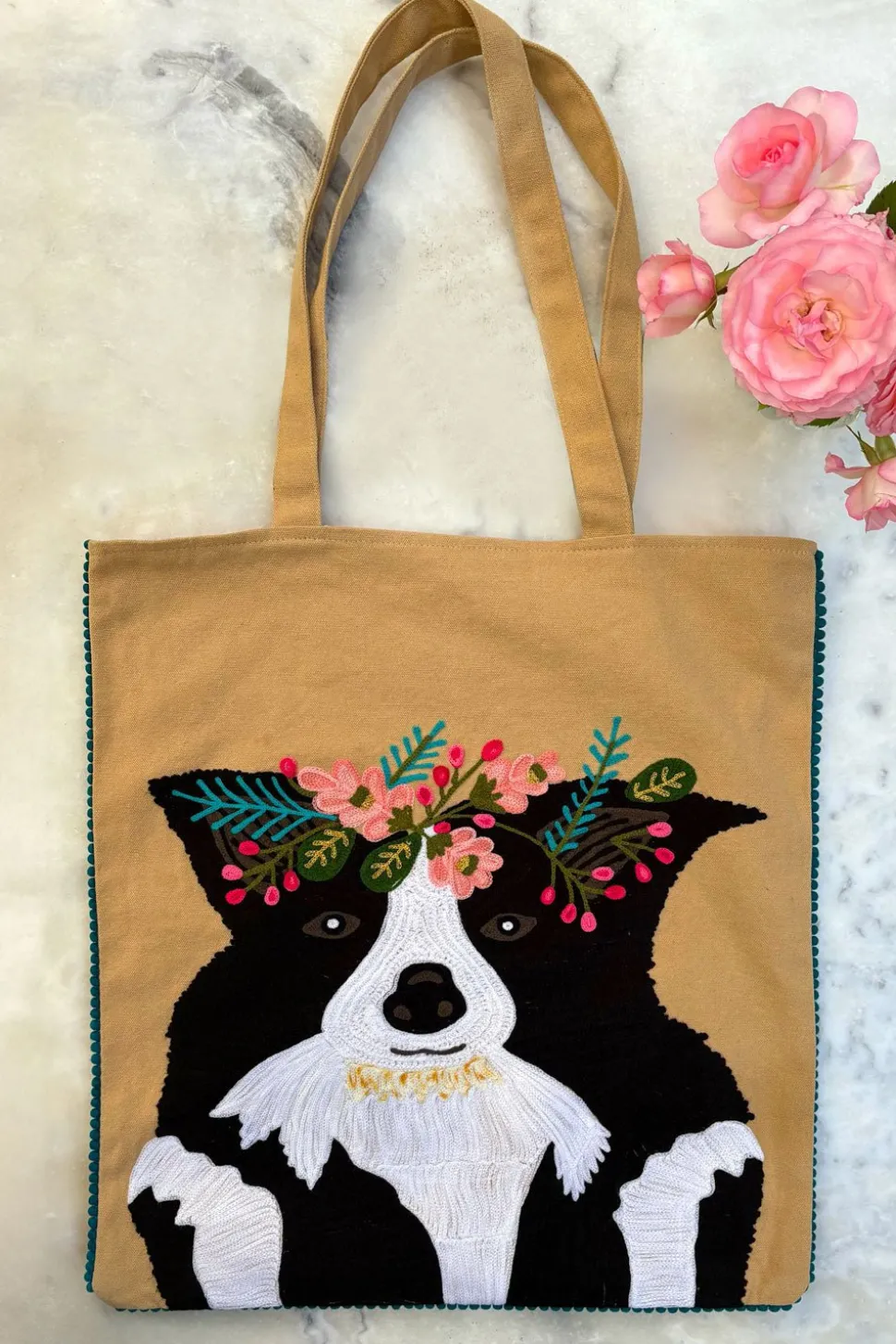 Bolsa Bordada A Mano Con Diseño De Perro Beige
