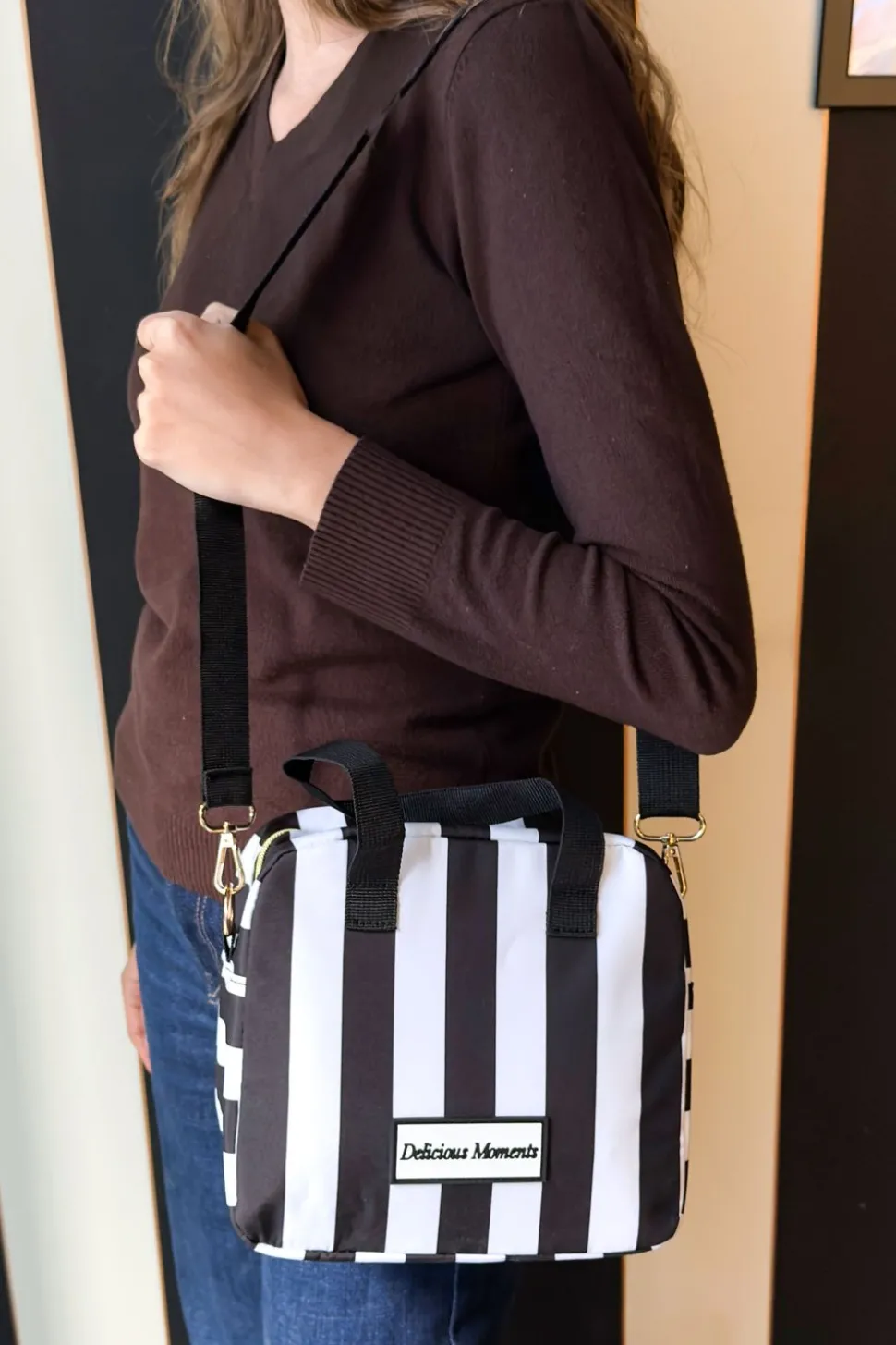 Bolsa Isotérmica Blanca Y Negra Con Mensaje “Delicious Moments”