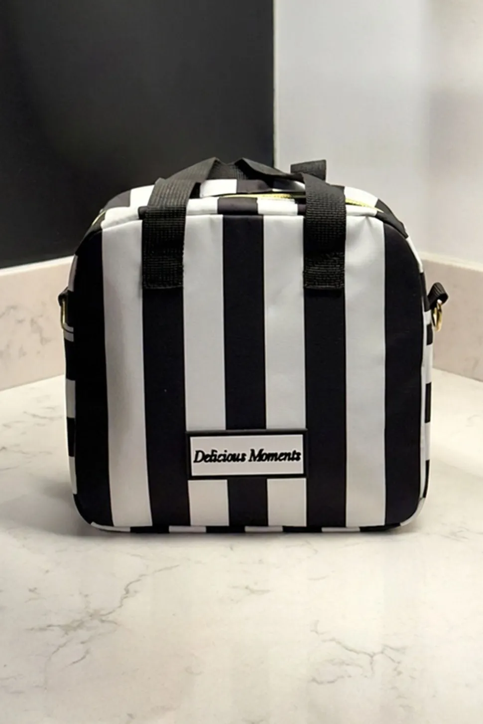 Bolsa Isotérmica Blanca Y Negra Con Mensaje “Delicious Moments”