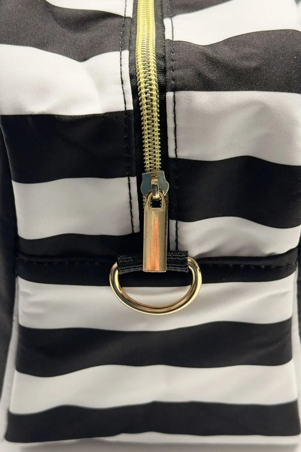 Bolsa Isotérmica Blanca Y Negra Con Mensaje “Delicious Moments”