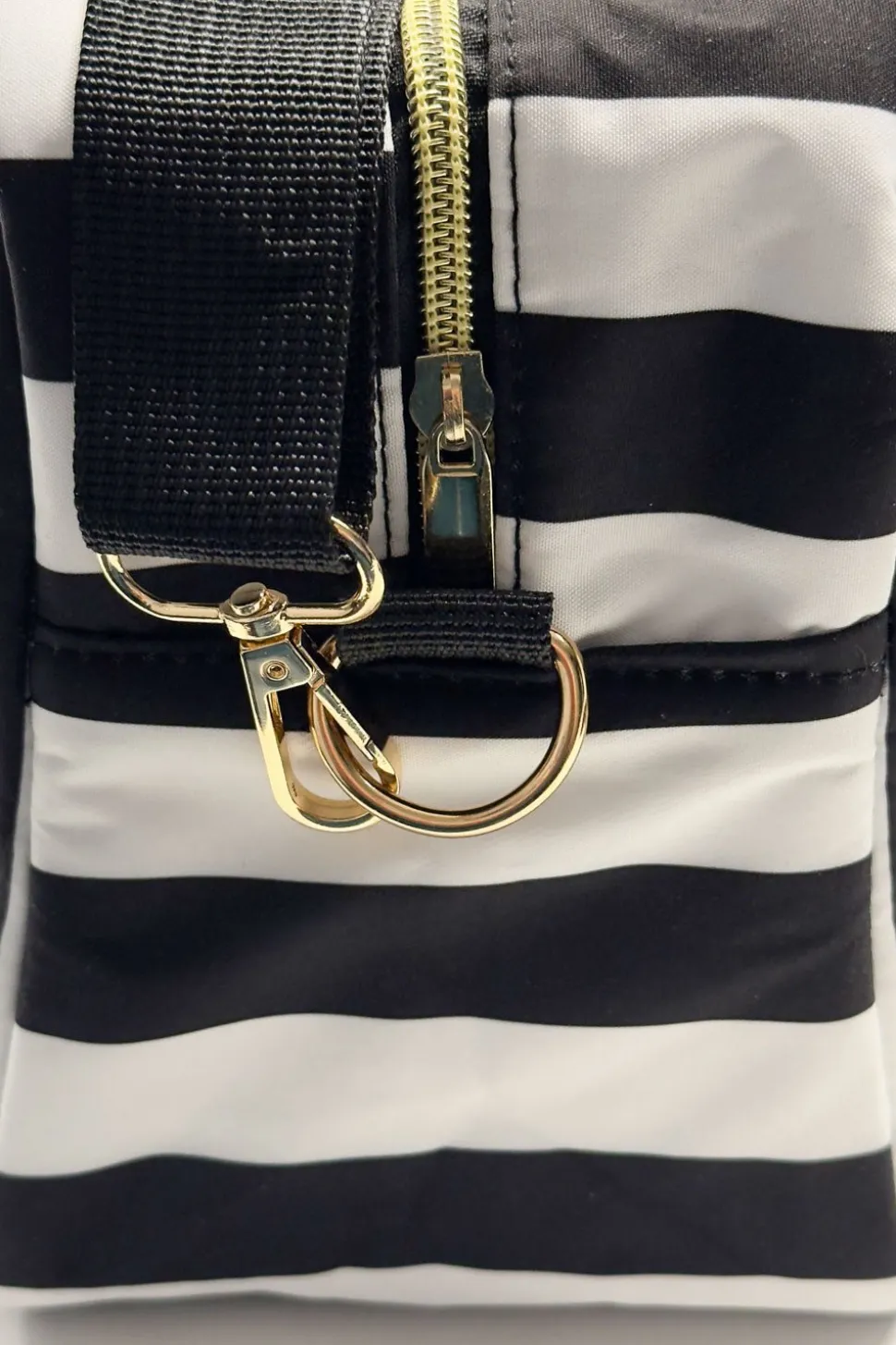 Bolsa Isotérmica Blanca Y Negra Con Mensaje “Delicious Moments”
