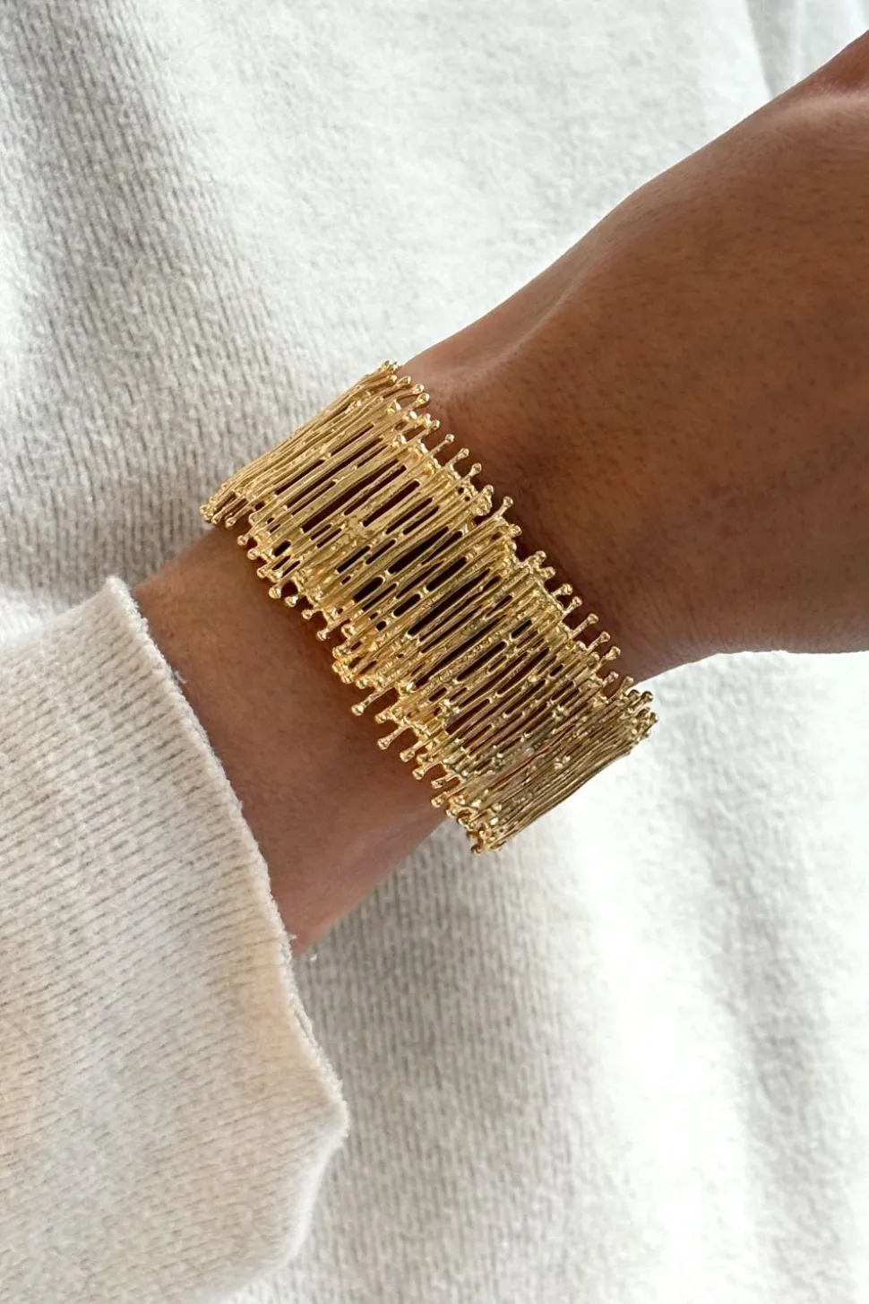 Brazalete Dorado Ajustable Con Diseño Irregular