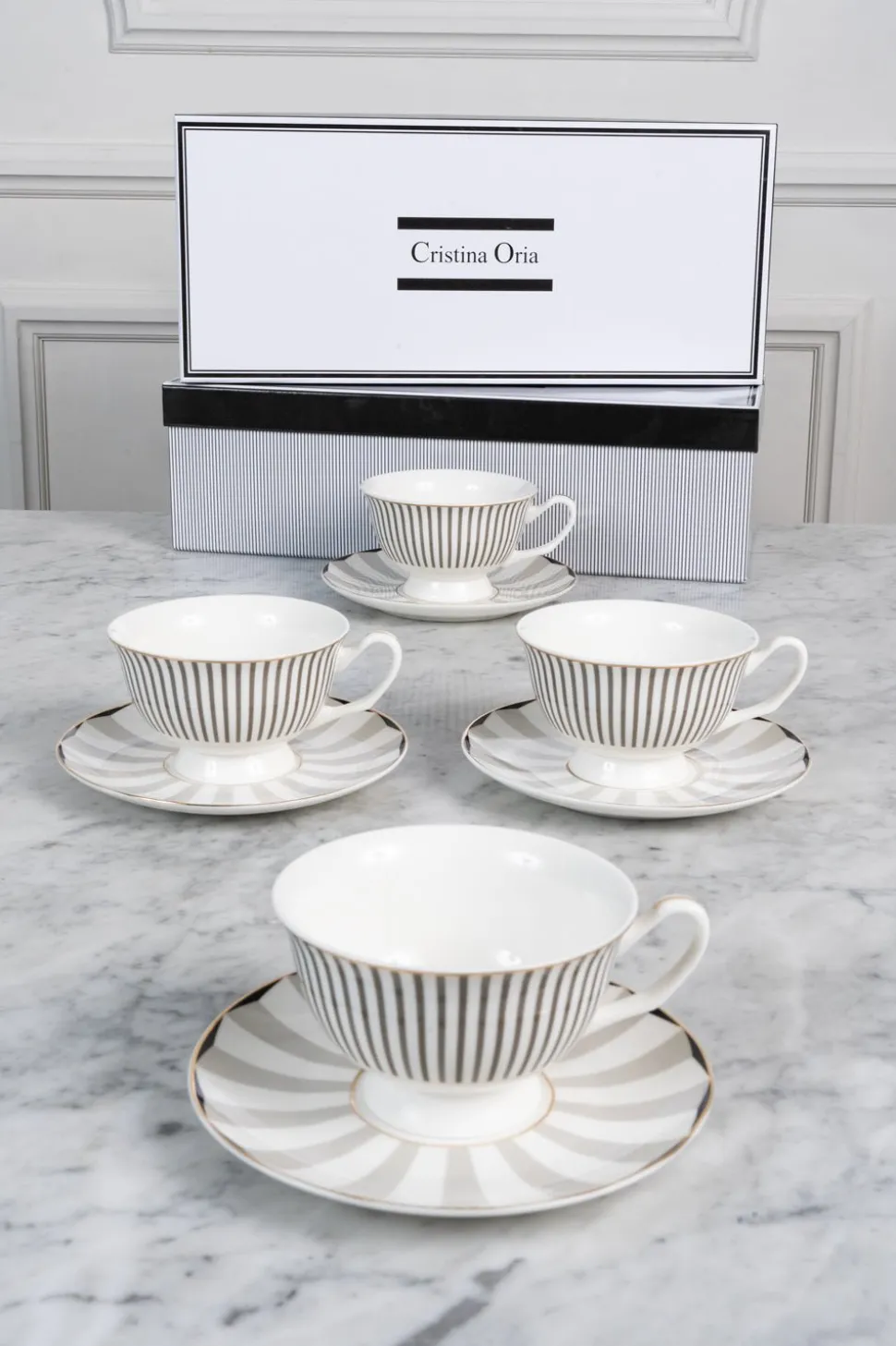 Caja De Regalo Tazas Y Platos Blanca Y Gris Cristina Oria