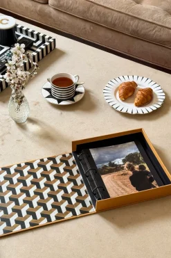 Caja Decorativa Con Álbum Amarilla