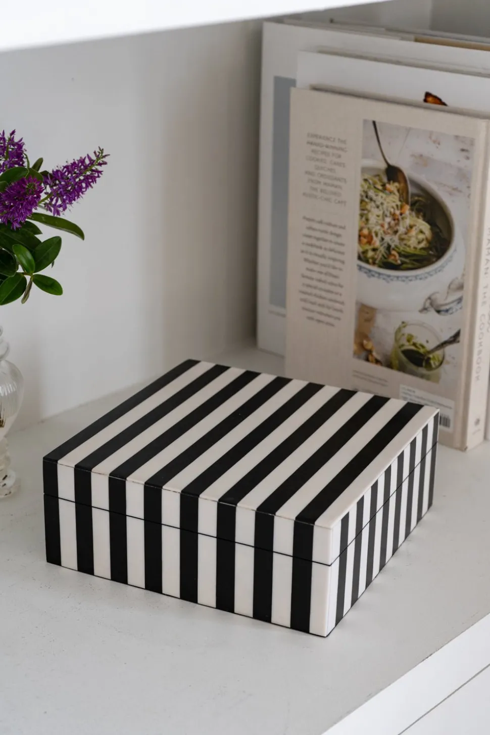 Caja Decorativa De Resina Cuadrada Con Diseño De Rayas Blancas Y Negras