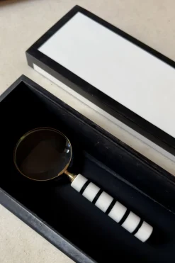 Caja Decorativa De Resina Blanca Con Bordes Negros