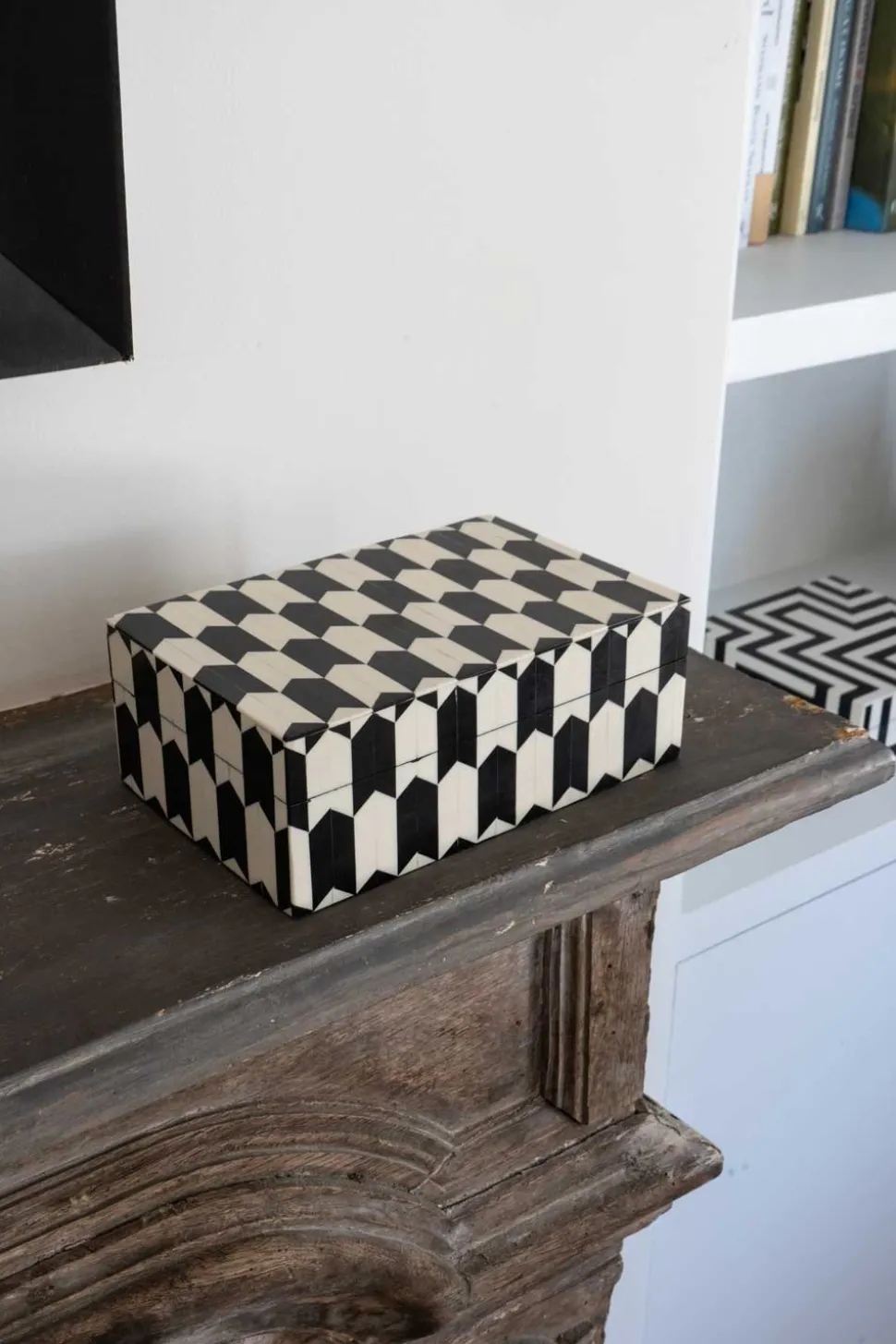 Caja Decorativa De Resina Con Diseño De Flechas Blancas Y Negras