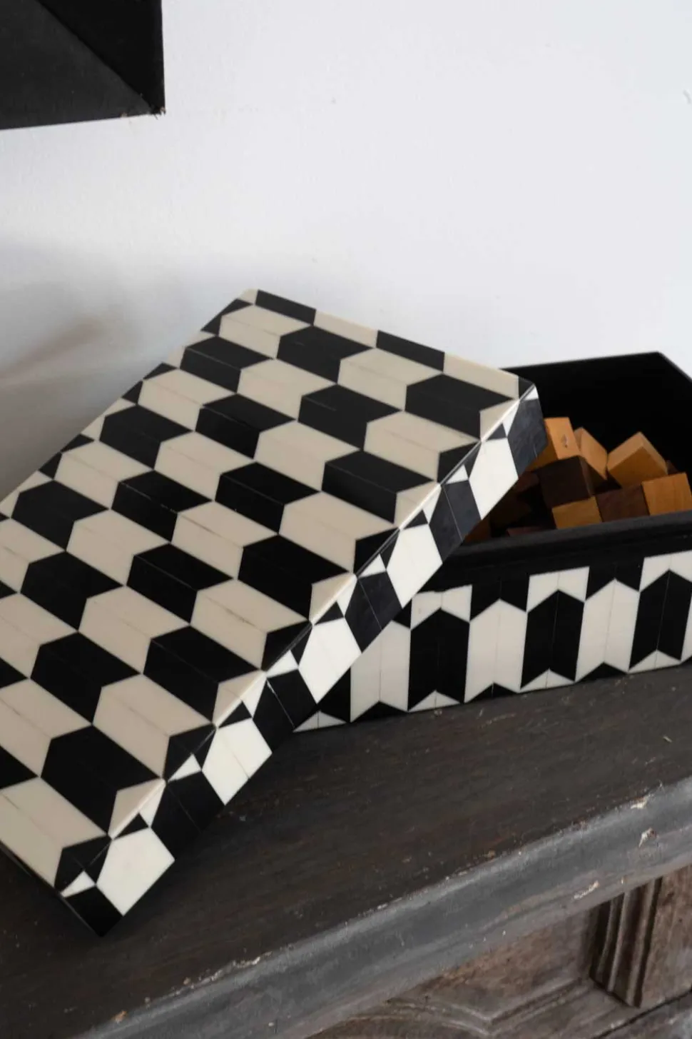 Caja Decorativa De Resina Con Diseño De Flechas Blancas Y Negras