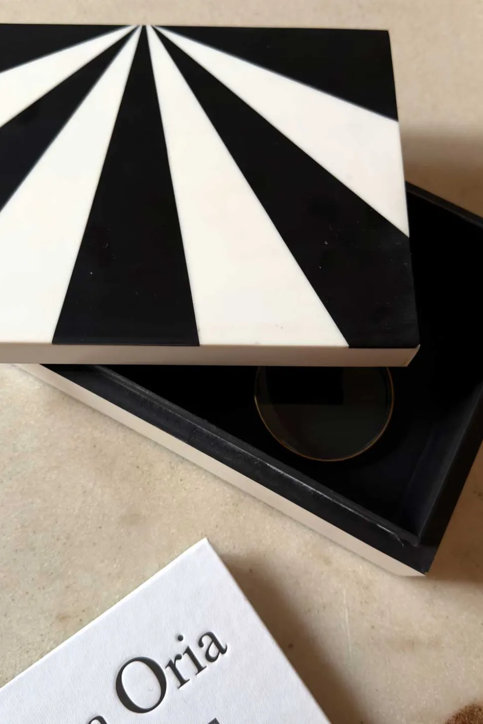 Caja Decorativa De Resina Con Diseño De Rayos Blancos Y Negros