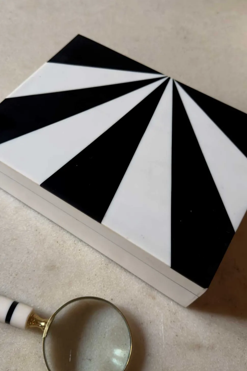 Caja Decorativa De Resina Con Diseño De Rayos Blancos Y Negros