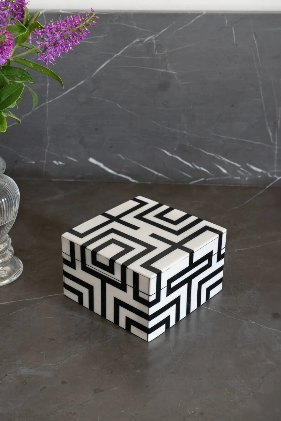 Caja Decorativa Mini De Resina Cuadrada Con Diseño De Puzle Blanca Y Negra