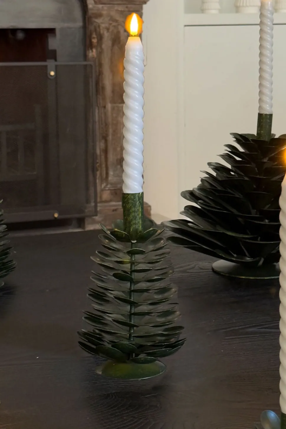 Candelabro De Hierro Con Diseño De Árbol Verde Alto
