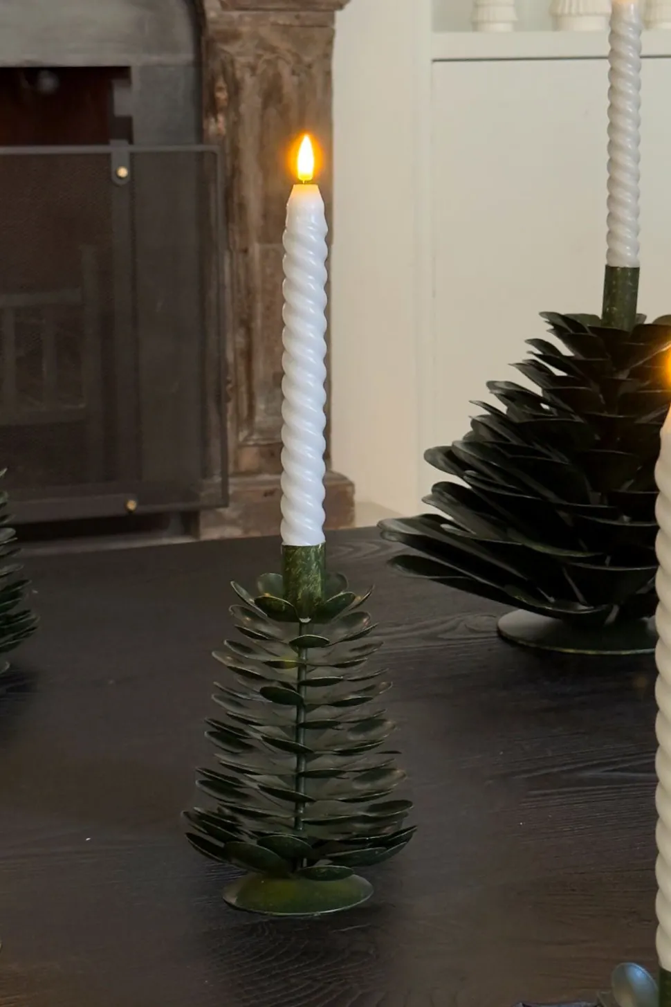 Candelabro De Hierro Con Diseño De Árbol Verde