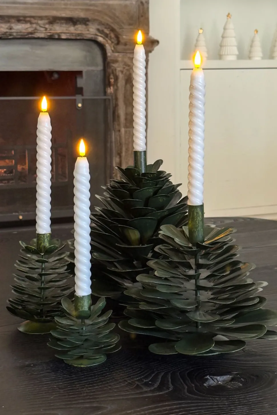 Candelabro De Hierro Con Diseño De Árbol Verde