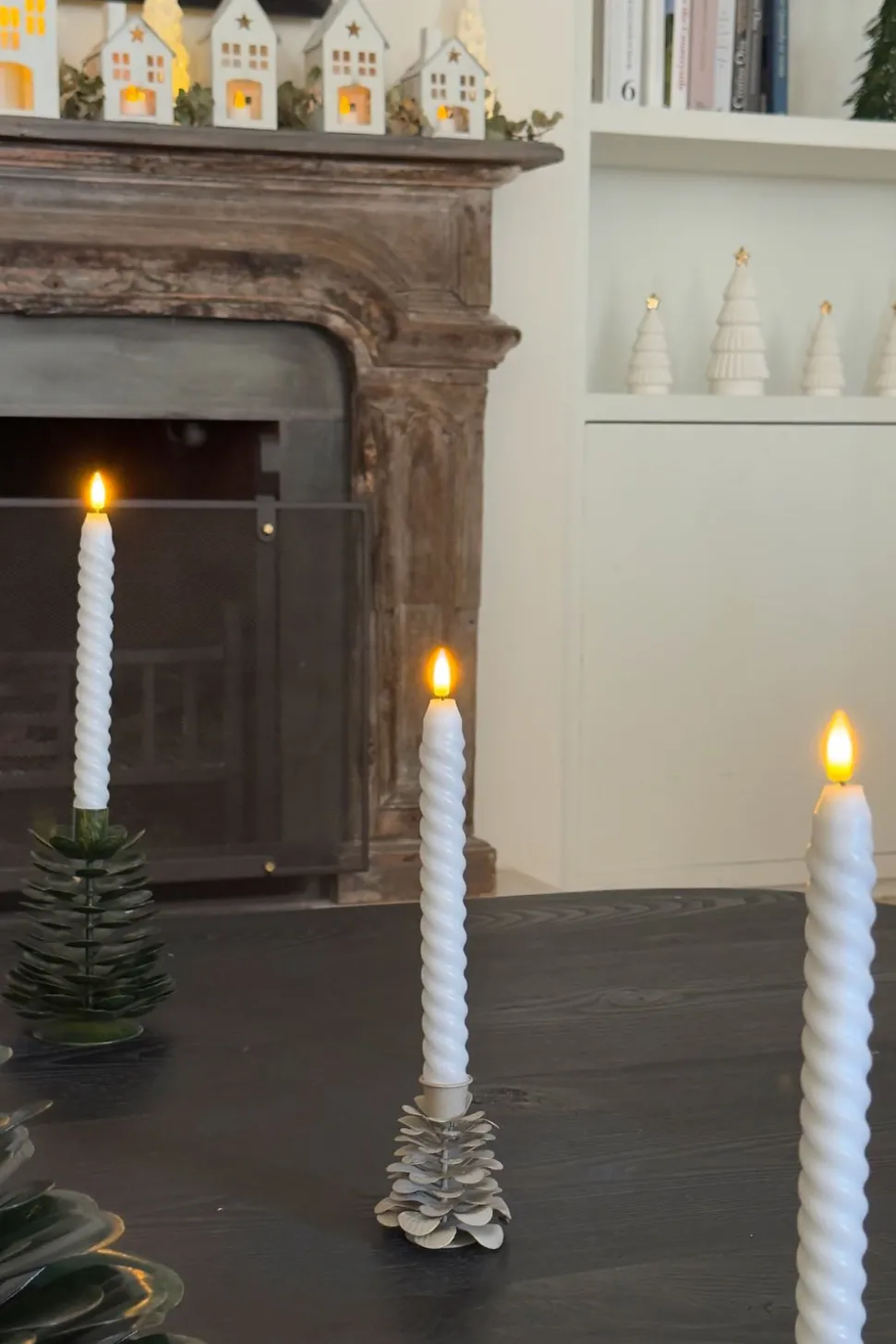Candelabro De Hierro Con Diseño De Árbol Blanco Y Dorado