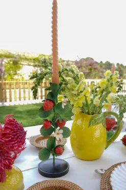 Candelabro De Metal Con Diseño De Fresas