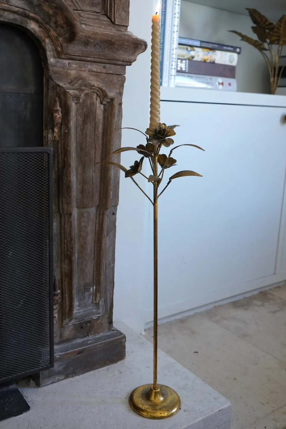 Candelabro De Metal Dorado Con Diseño De Flores Mediano