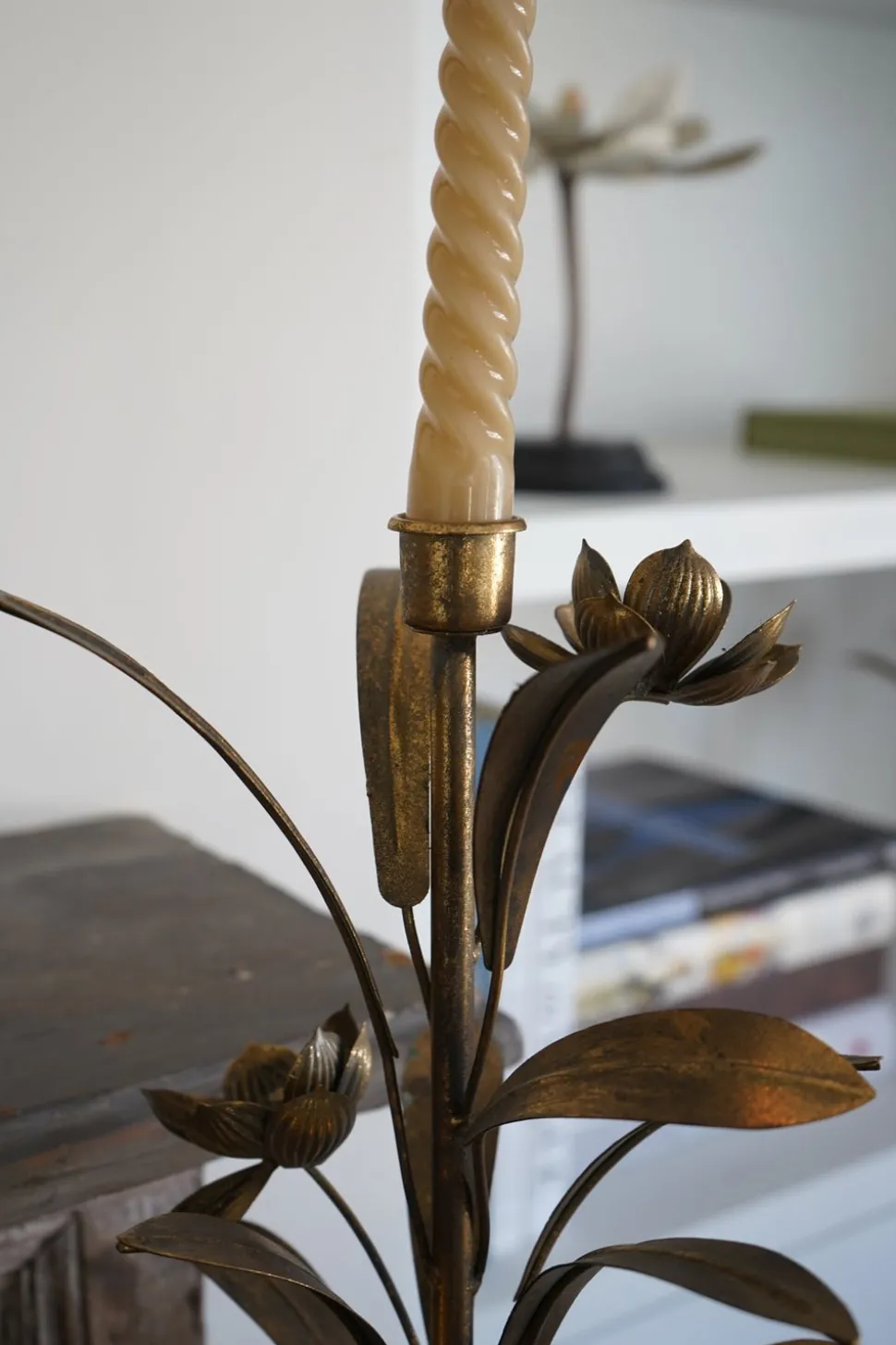 Candelabro De Metal Dorado Con Diseño De Flores Grande