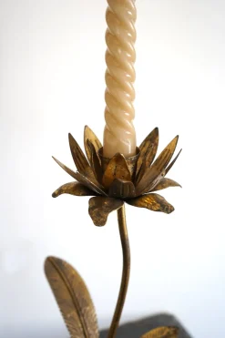 Candelabro De Metal Dorado Con Diseño De Flor Mediano