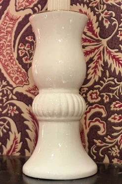 Candelabro De Porcelana Atenea Con Filo Dorado