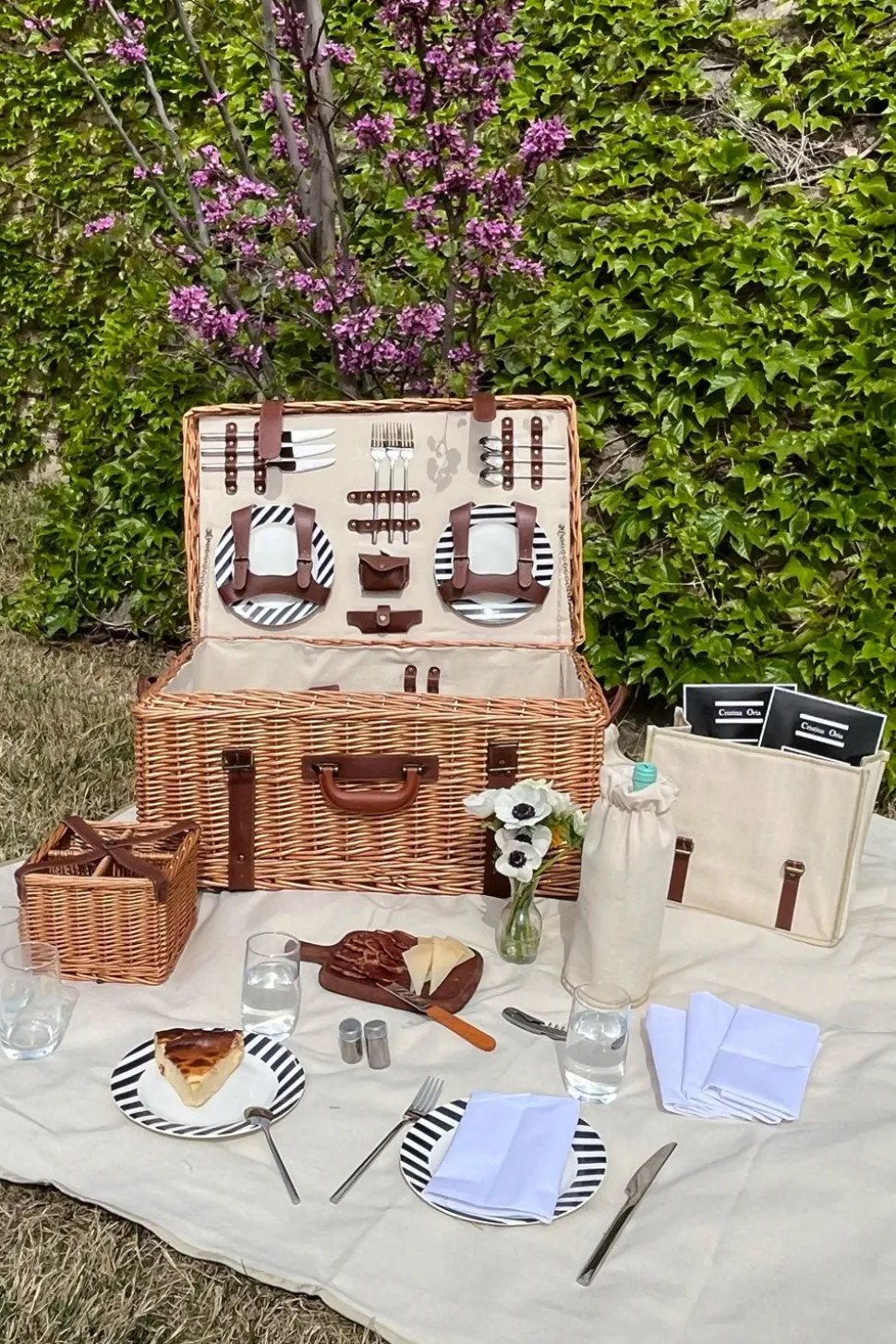 Cesta De Picnic "La Joya De La Corona" Para Cuatro Personas