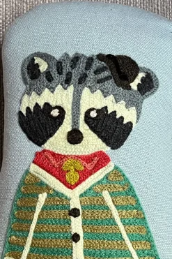 Cojín Bordado Diseño Mapache