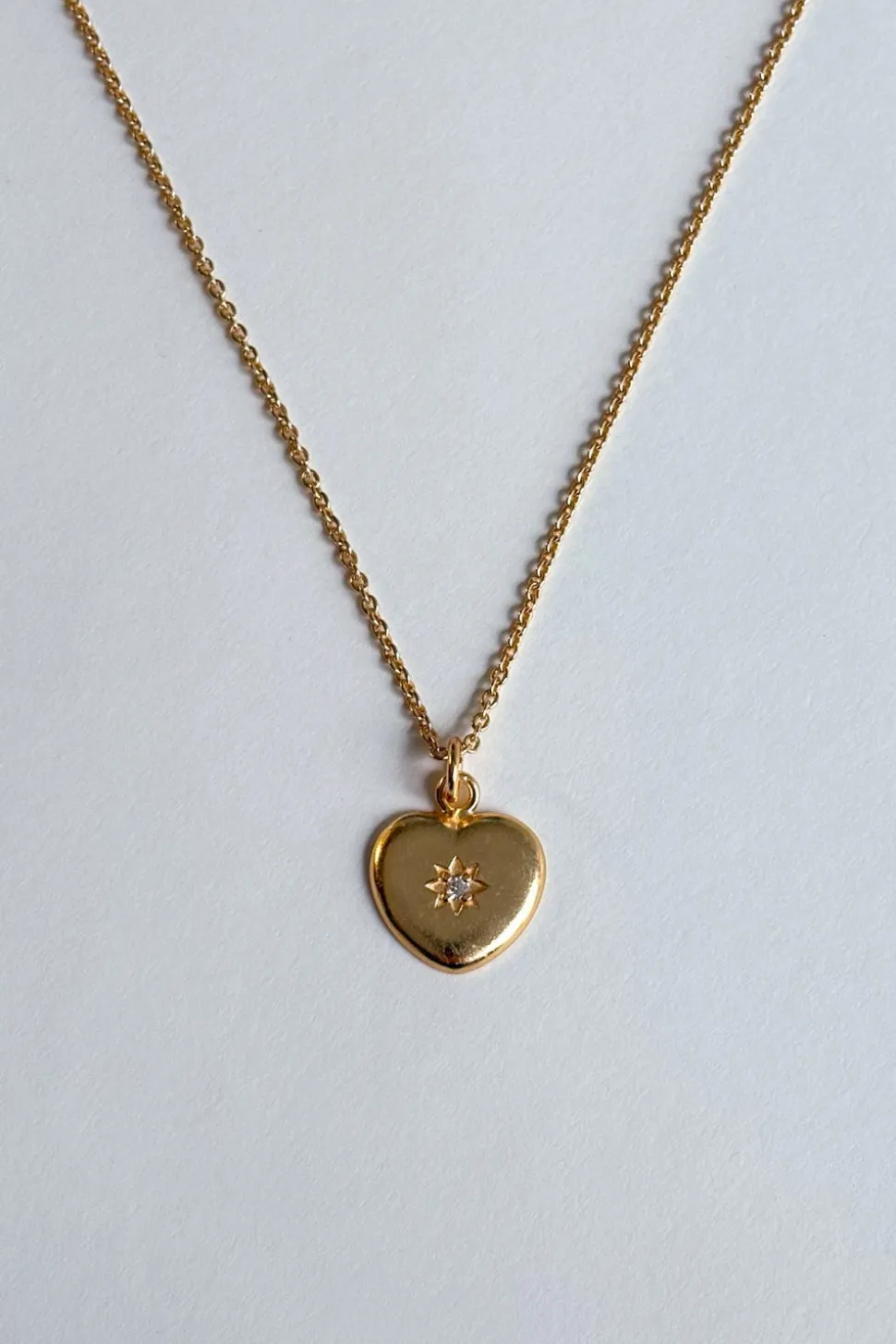 Collar Dorado Con Diseño Corazón