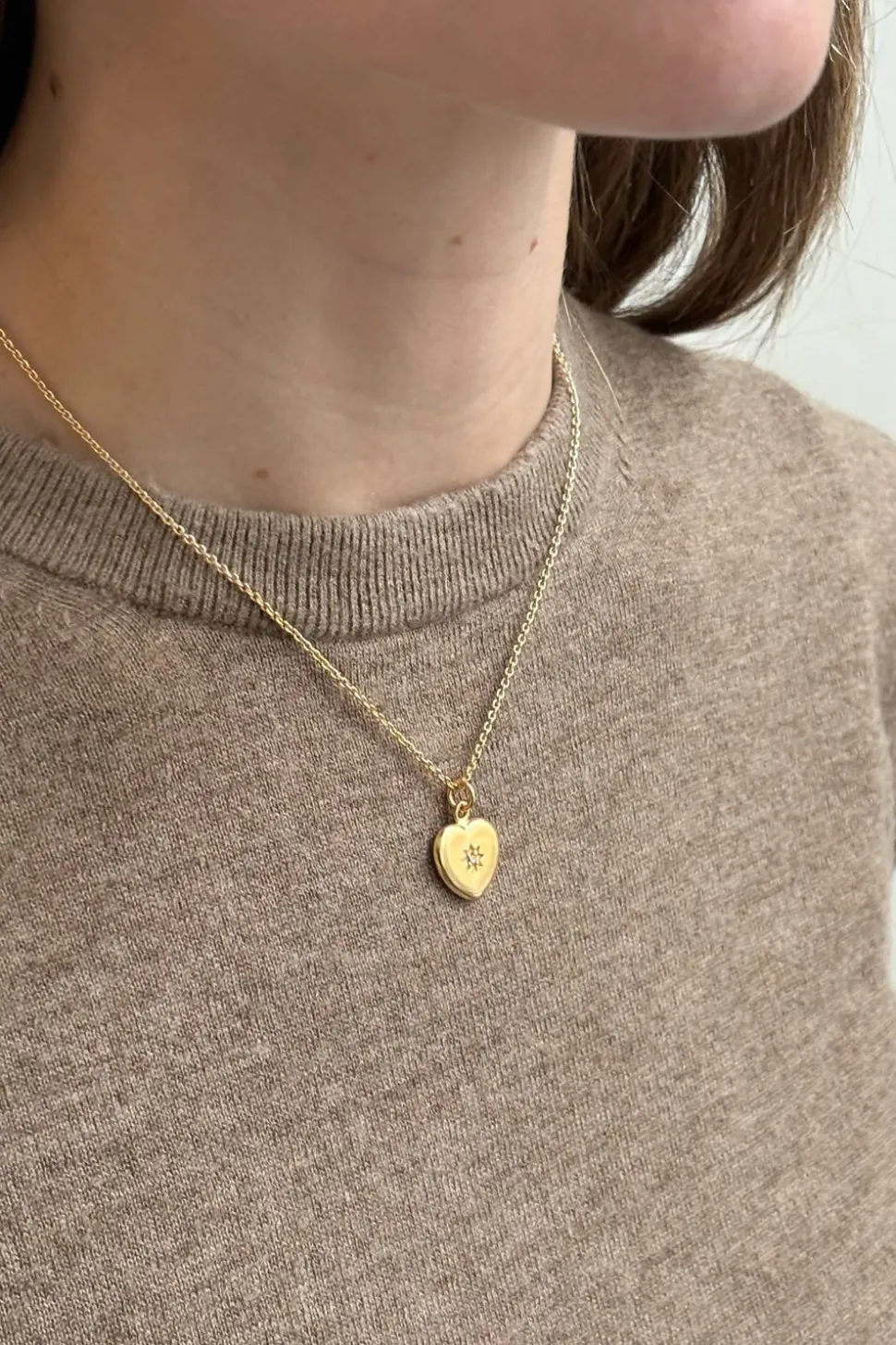 Collar Dorado Con Diseño Corazón