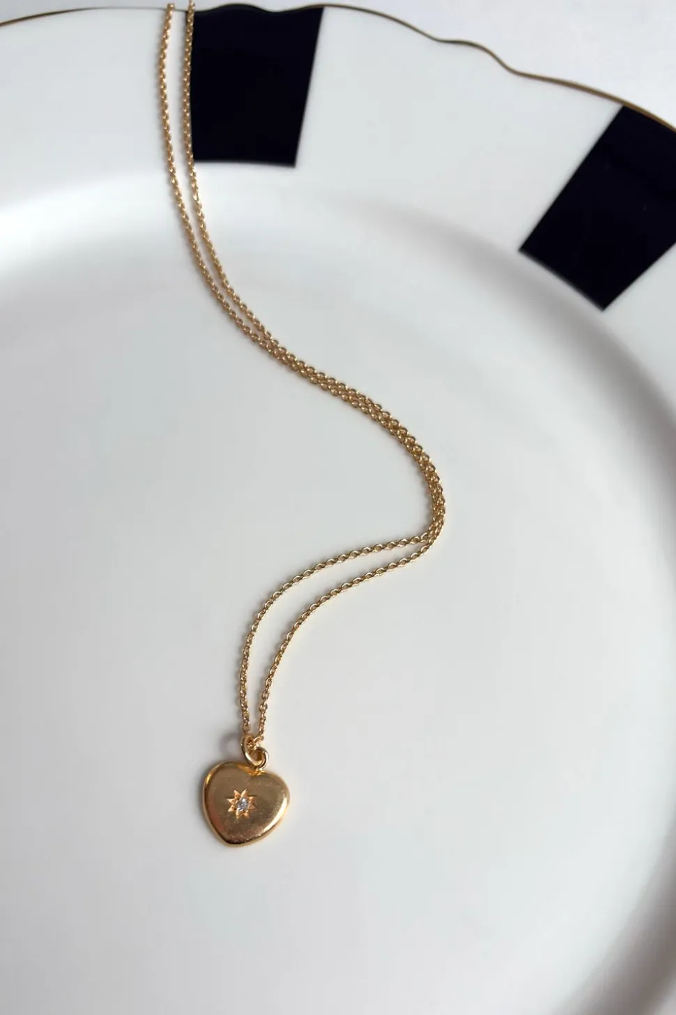 Collar Dorado Con Diseño Corazón