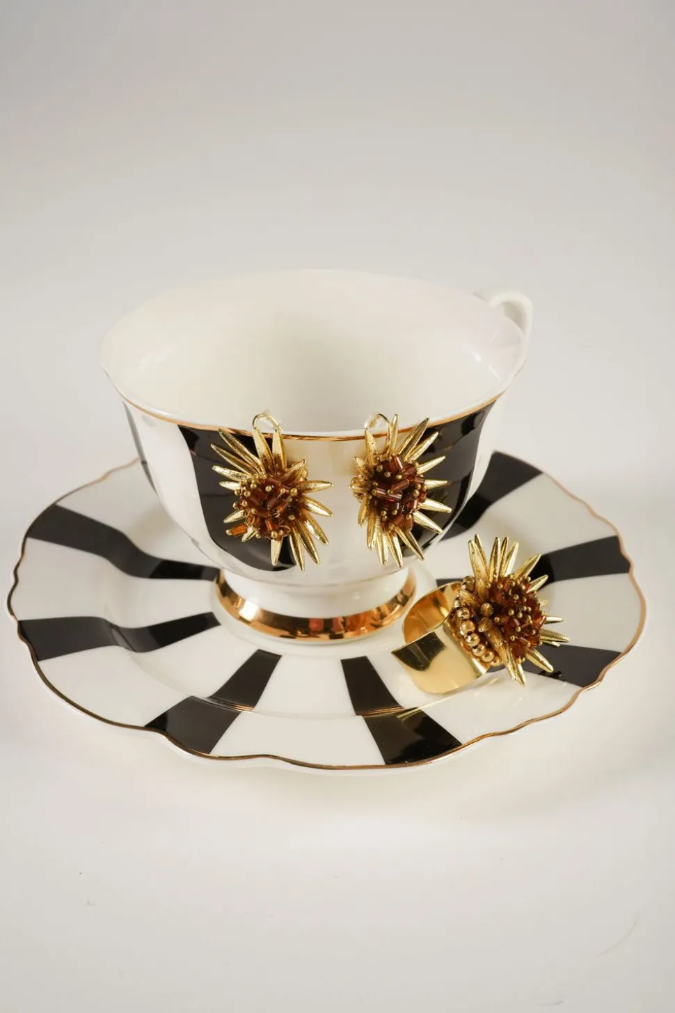 Combinación Anillo & Pendientes Dorados Diseño Girasoles Marrones