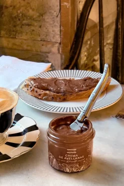 Crema De Avellanas Con Cacao Y Barquillo Crujiente